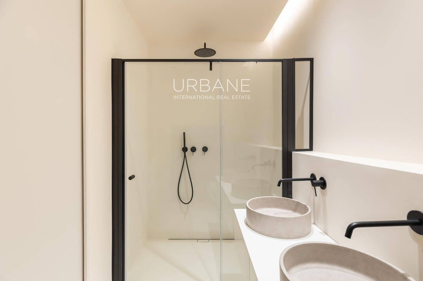 2 bedroom Flat for sale in Barcelona city - € 645,000 (Ref: 9805254)