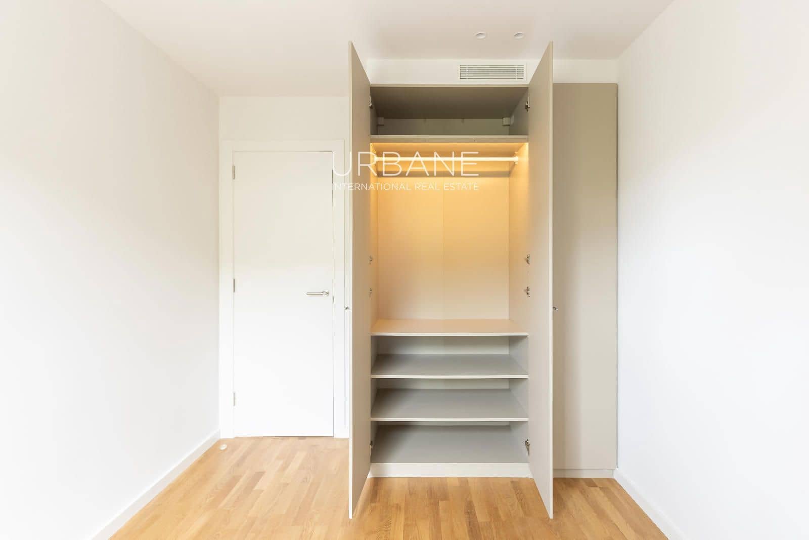3 bedroom Flat for sale in Barcelona city with garage - € 895,000 (Ref: 9829769)