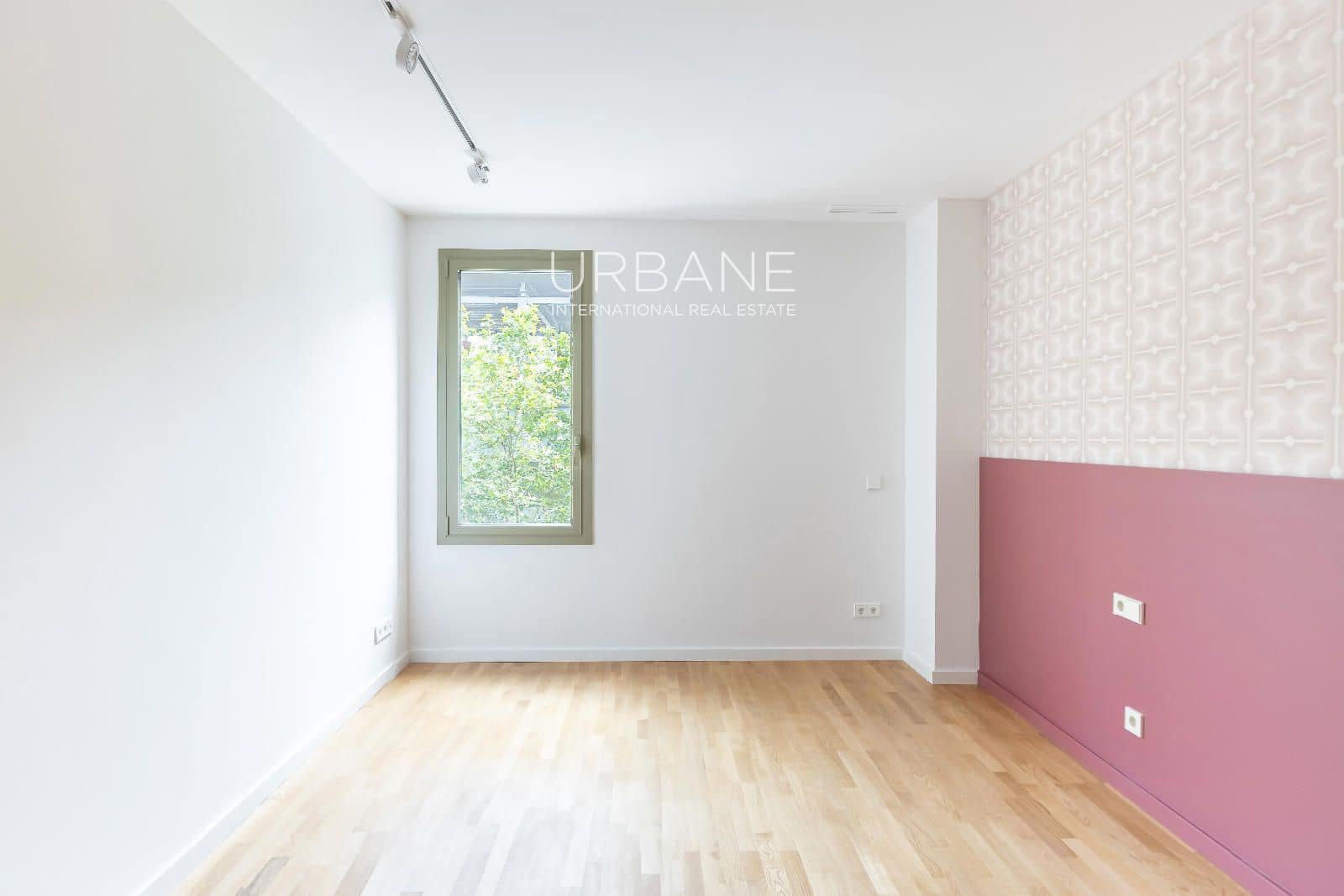 3 bedroom Flat for sale in Barcelona city with garage - € 895,000 (Ref: 9829769)