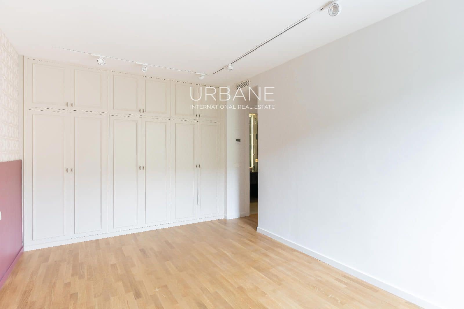 3 bedroom Flat for sale in Barcelona city with garage - € 895,000 (Ref: 9829769)