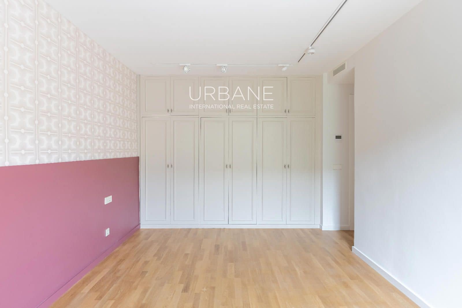3 bedroom Flat for sale in Barcelona city with garage - € 895,000 (Ref: 9829769)