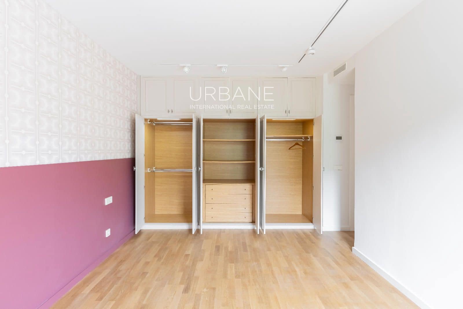 3 bedroom Flat for sale in Barcelona city with garage - € 895,000 (Ref: 9829769)