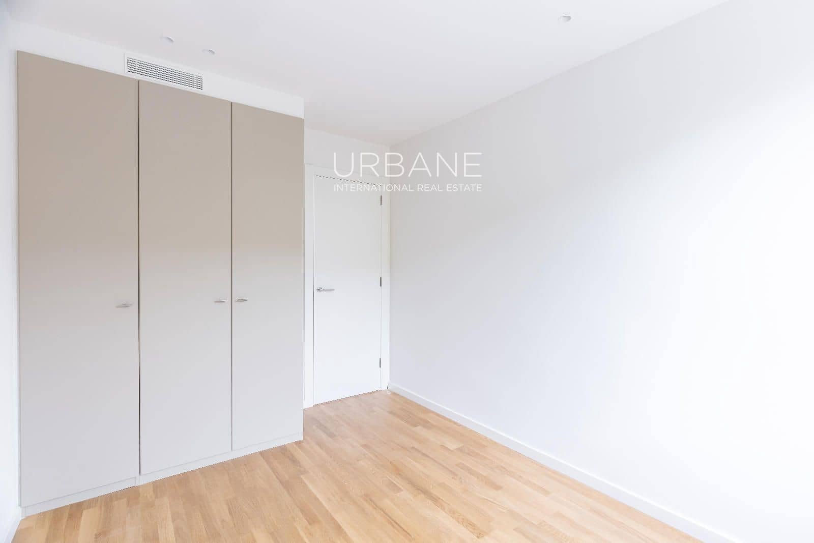 3 bedroom Flat for sale in Barcelona city with garage - € 895,000 (Ref: 9829769)