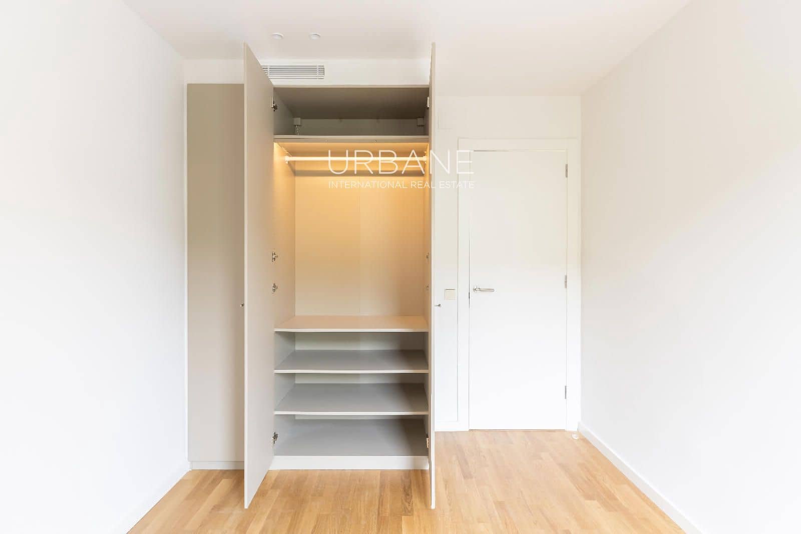 3 bedroom Flat for sale in Barcelona city with garage - € 895,000 (Ref: 9829769)