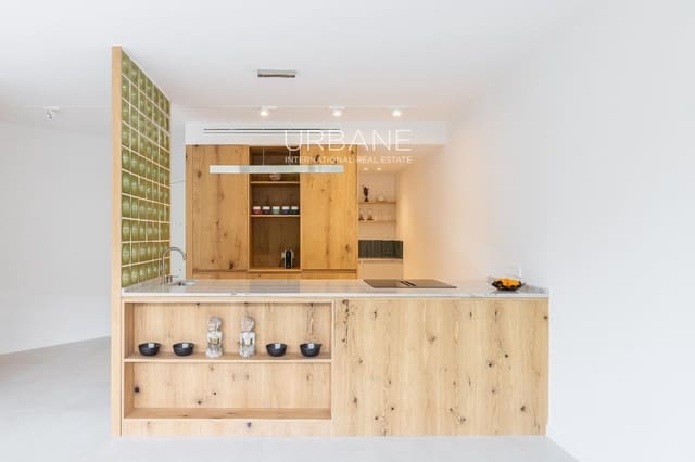 3 bedroom Flat for sale in Sant Antoni, Barcelona city with garage - € 895,000 (Ref: 9829769)