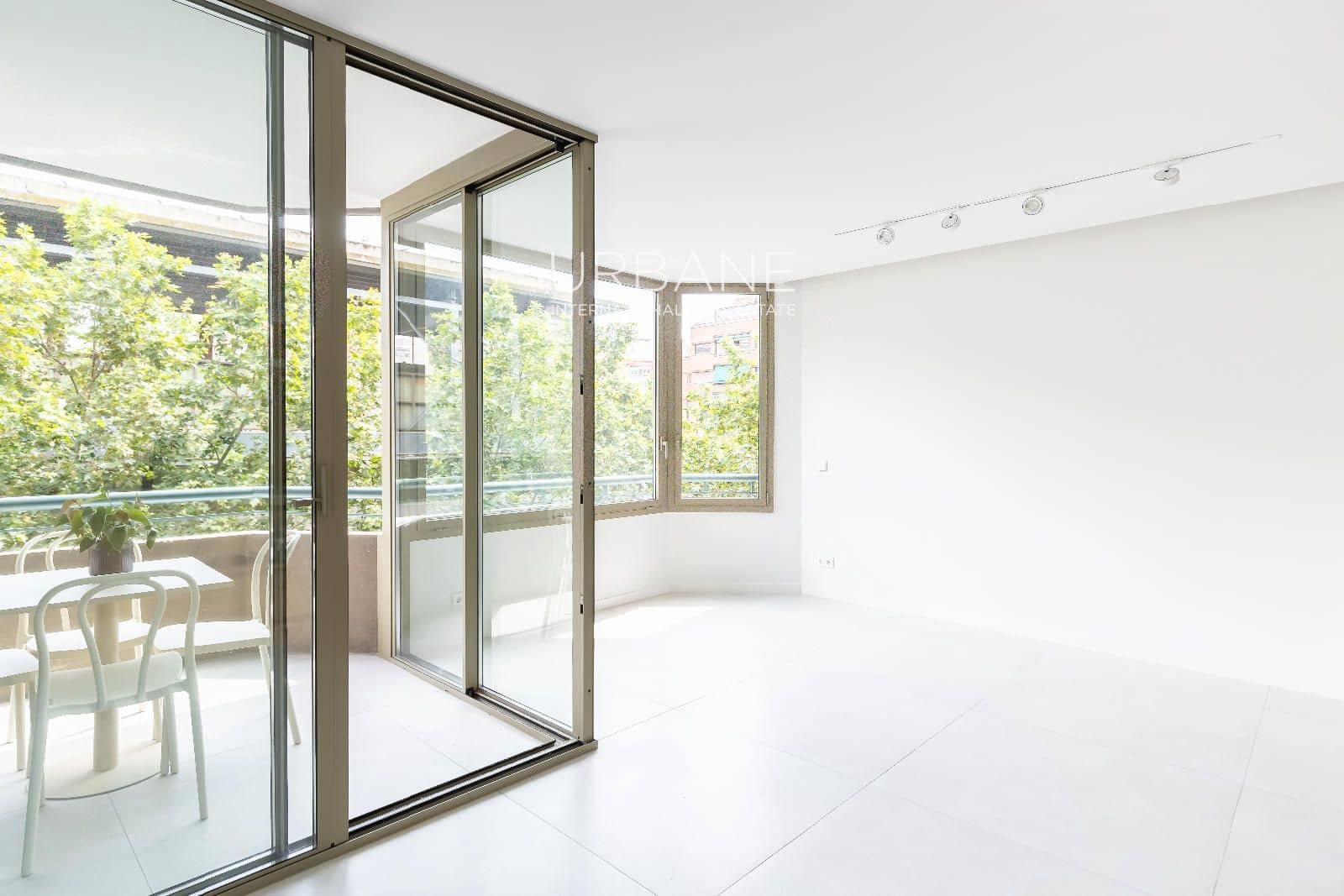 3 bedroom Flat for sale in Barcelona city with garage - € 895,000 (Ref: 9829769)