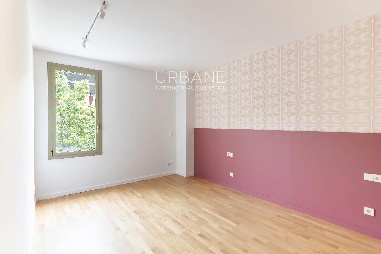 3 bedroom Flat for sale in Barcelona city with garage - € 895,000 (Ref: 9829769)