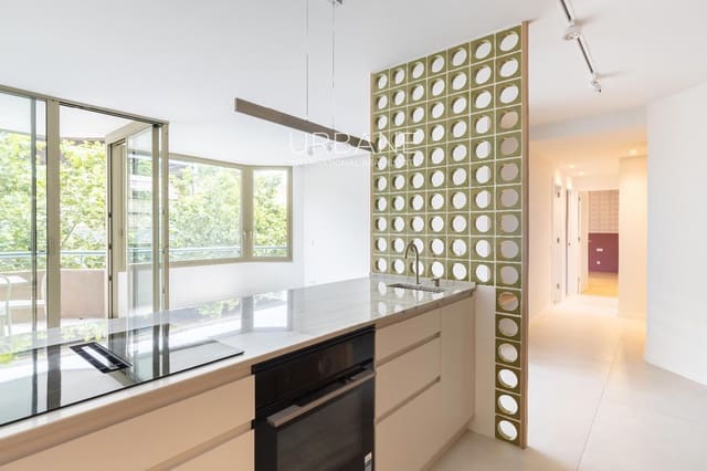 3 bedroom Flat for sale in Sant Antoni, Barcelona city with garage - € 895,000 (Ref: 9829769)