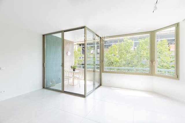 3 bedroom Flat for sale in Sant Antoni, Barcelona city with garage - € 895,000 (Ref: 9829769)