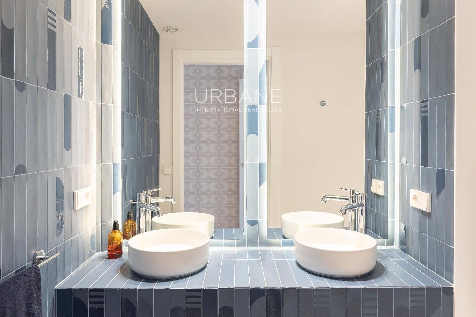 3 bedroom Flat for sale in Barcelona city with garage - € 895,000 (Ref: 9829769)
