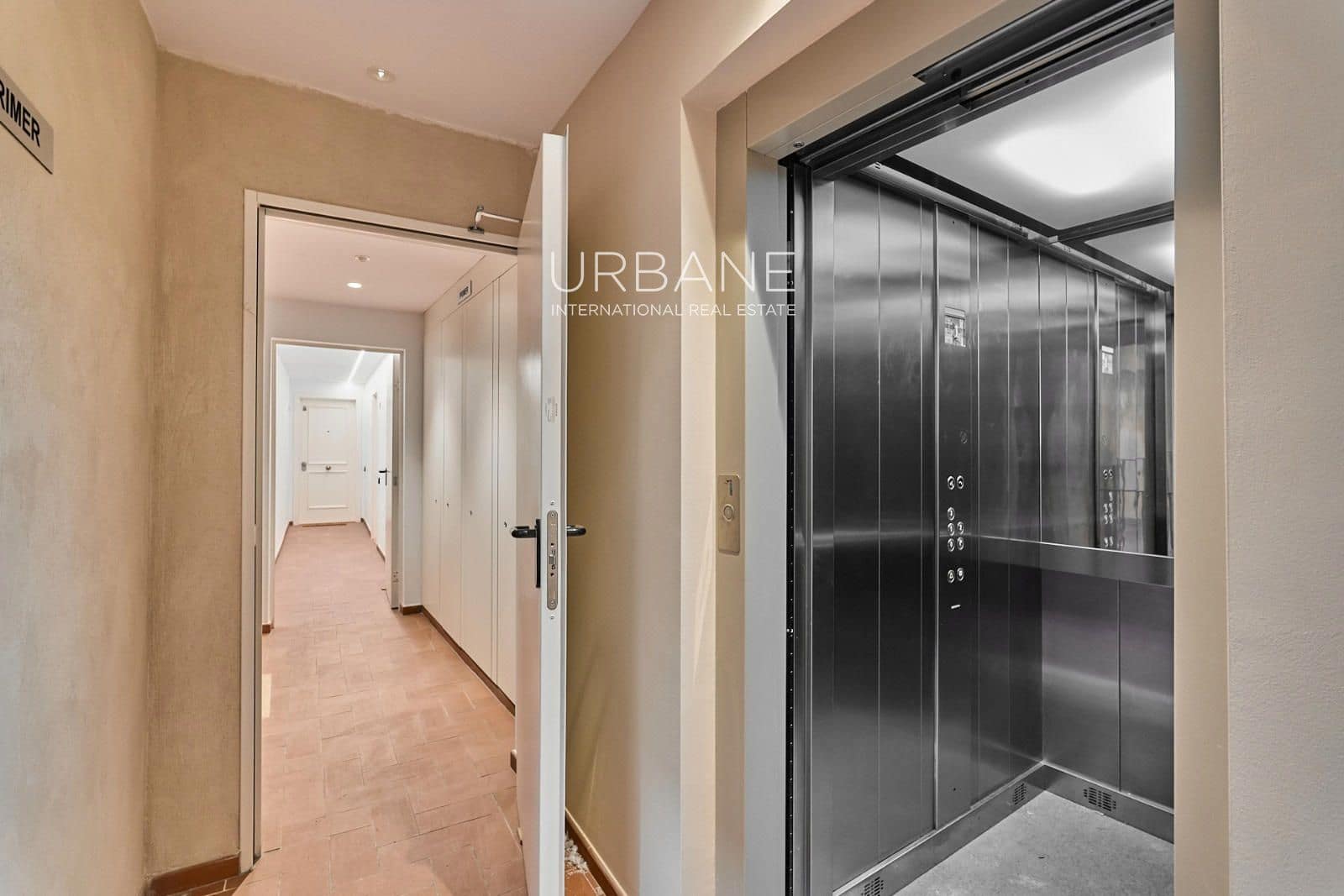 2 quarto Apartamento para venda em Barcelona cidade - 459 000 € (Ref: 9841152)