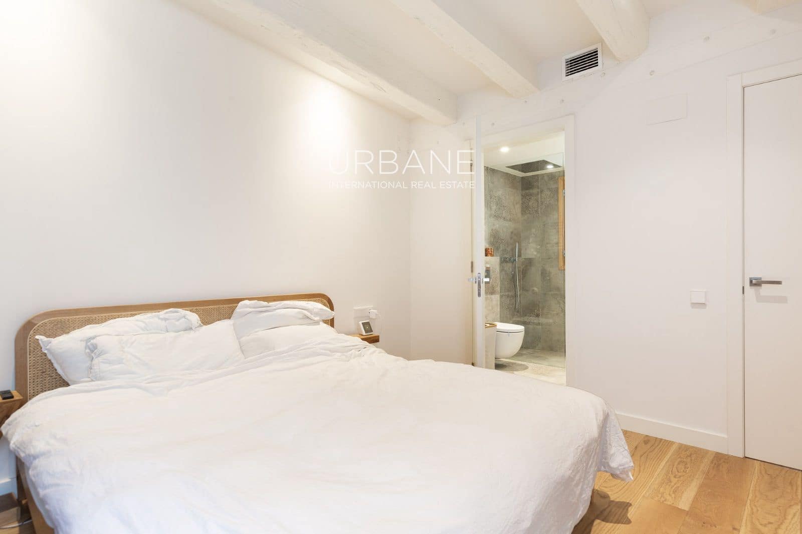 2 bedroom Penthouse for rent in Barcelona city - € 3,800 (Ref: 9918785)