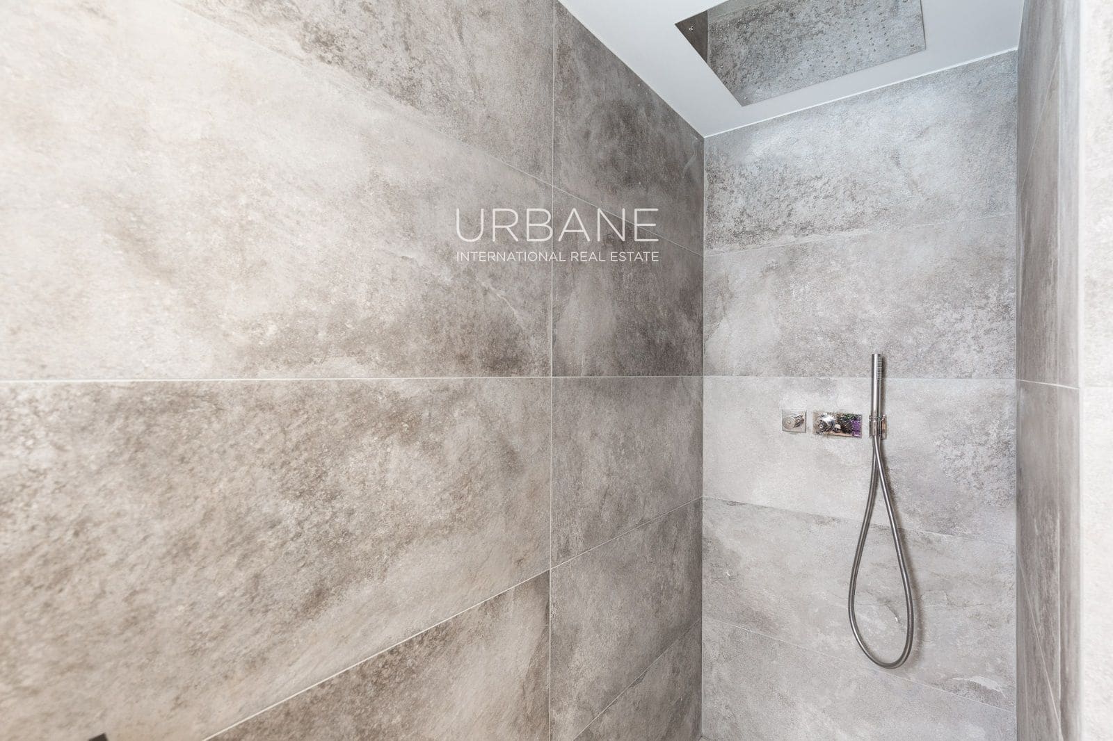2 bedroom Penthouse for rent in Barcelona city - € 3,800 (Ref: 9918785)