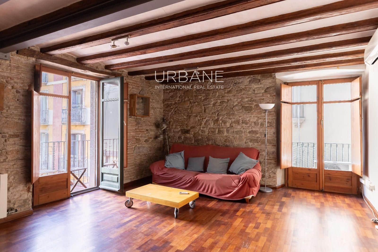2 bedroom Penthouse for rent in Barcelona city - € 1,600 (Ref: 9950753)