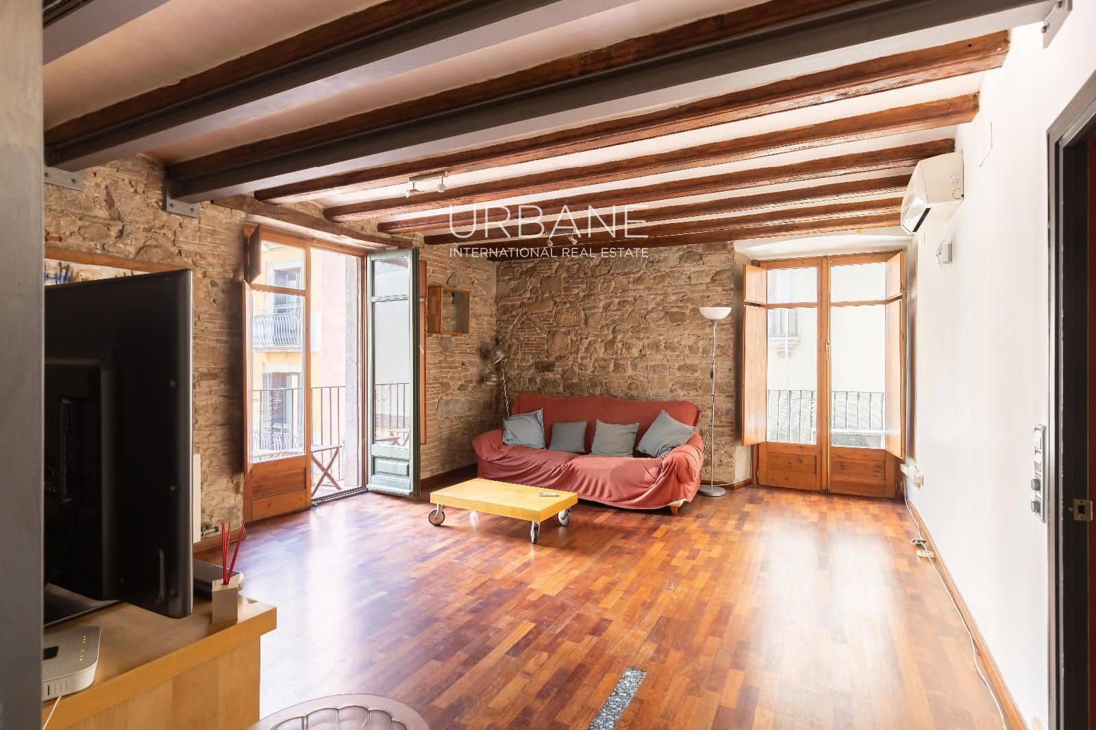 2 bedroom Penthouse for rent in Barcelona city - € 1,600 (Ref: 9950753)
