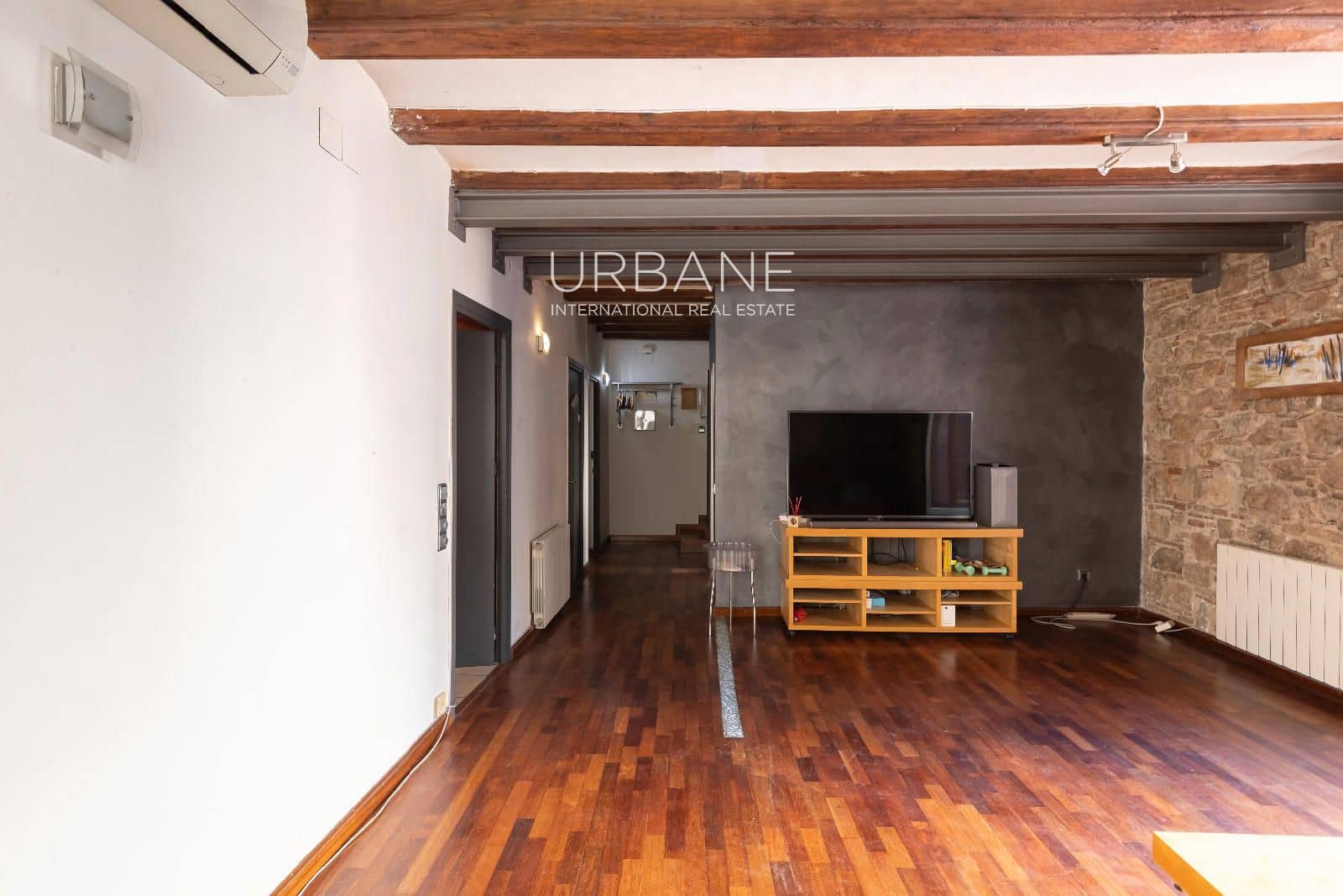 2 bedroom Penthouse for rent in Barcelona city - € 1,600 (Ref: 9950753)