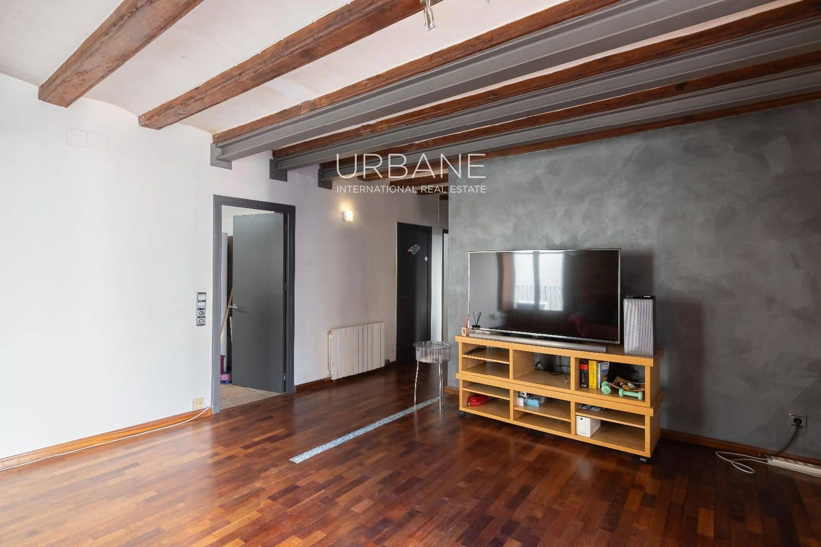 2 bedroom Penthouse for rent in Barcelona city - € 1,600 (Ref: 9950753)