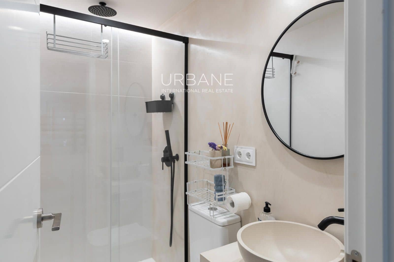 2 bedroom Flat for rent in Barcelona city - € 2,400 (Ref: 9961629)