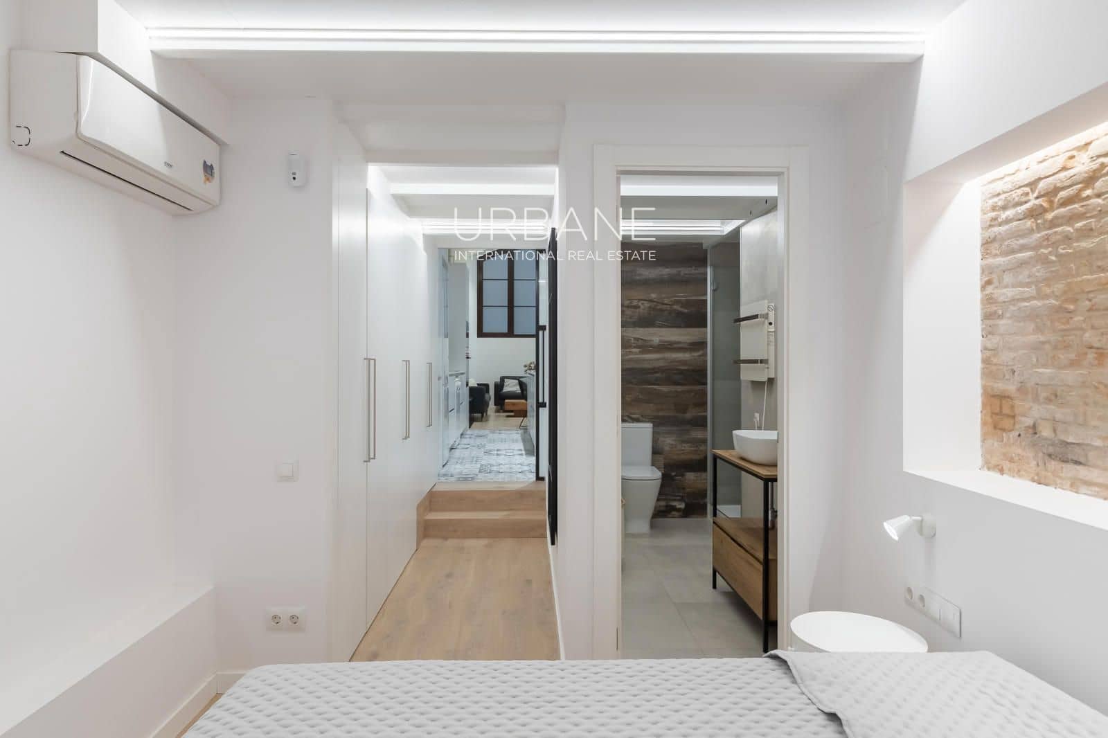 2 slaapkamer Penthouse te huur in Barcelona stad - € 2.100 (Ref: 9985677)