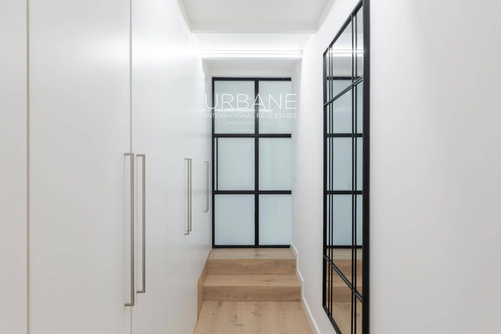 2 slaapkamer Penthouse te huur in Barcelona stad - € 2.100 (Ref: 9985677)