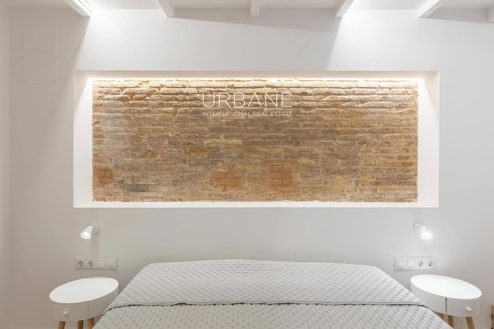 2 slaapkamer Penthouse te huur in Barcelona stad - € 2.100 (Ref: 9985677)