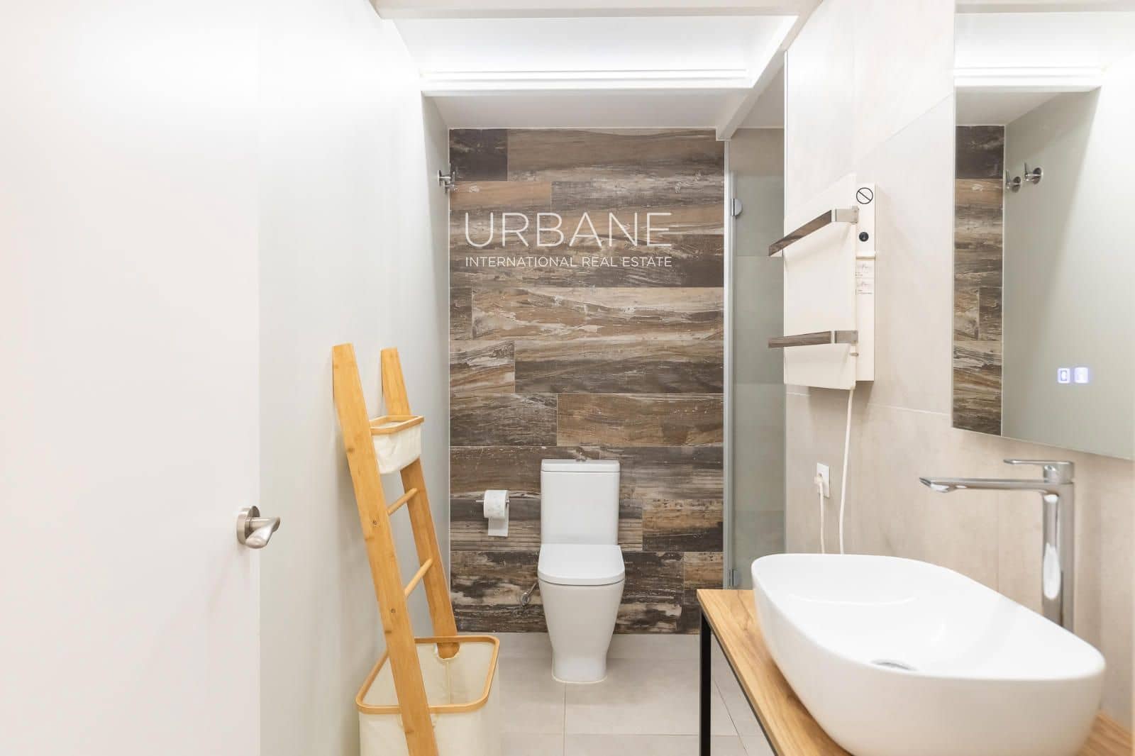 2 slaapkamer Penthouse te huur in Barcelona stad - € 2.100 (Ref: 9985677)