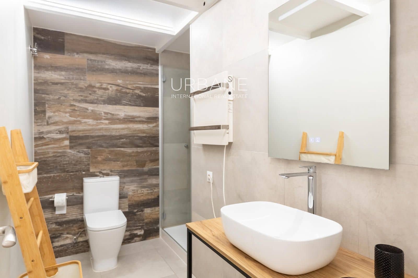 2 slaapkamer Penthouse te huur in Barcelona stad - € 2.100 (Ref: 9985677)