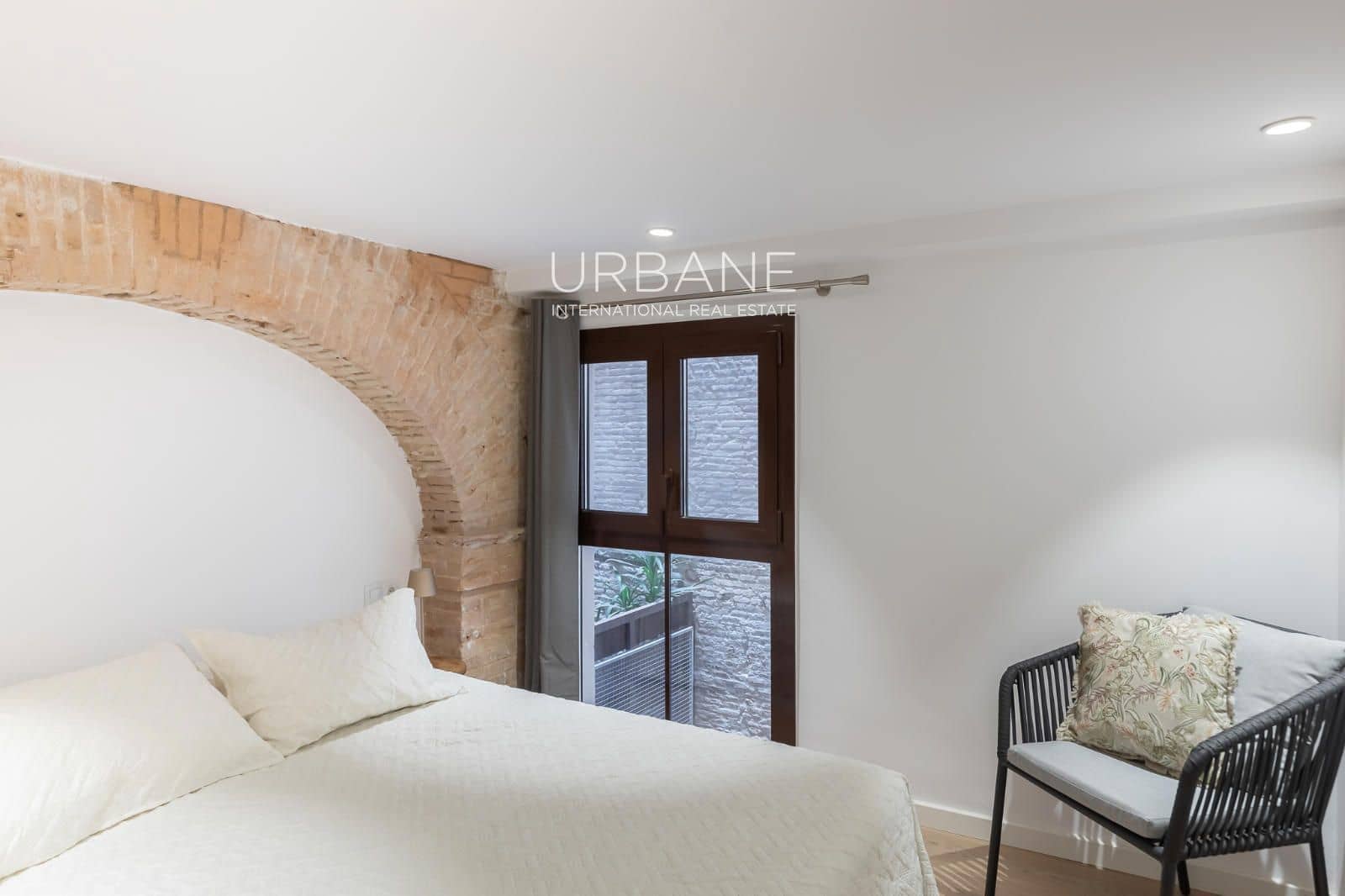 2 slaapkamer Penthouse te huur in Barcelona stad - € 2.100 (Ref: 9985677)