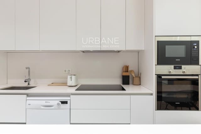2 slaapkamer Penthouse te huur in Ciutat Vella, Barcelona stad - € 2.100 (Ref: 9985677)