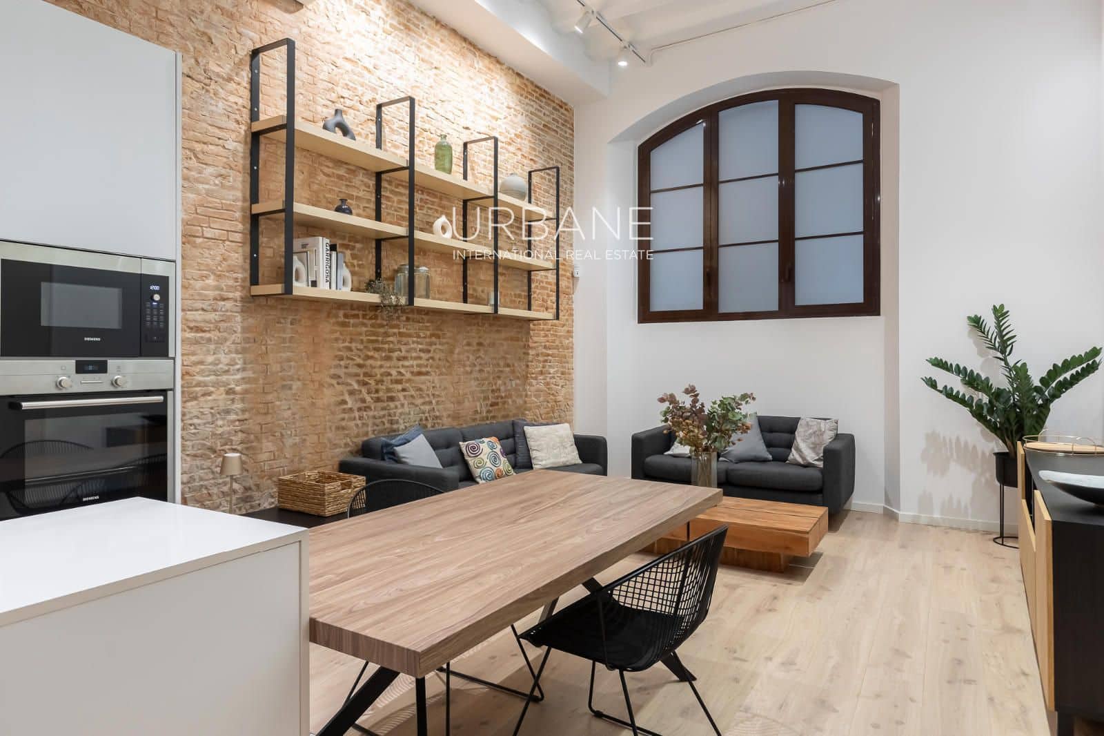 2 slaapkamer Penthouse te huur in Barcelona stad - € 2.100 (Ref: 9985677)