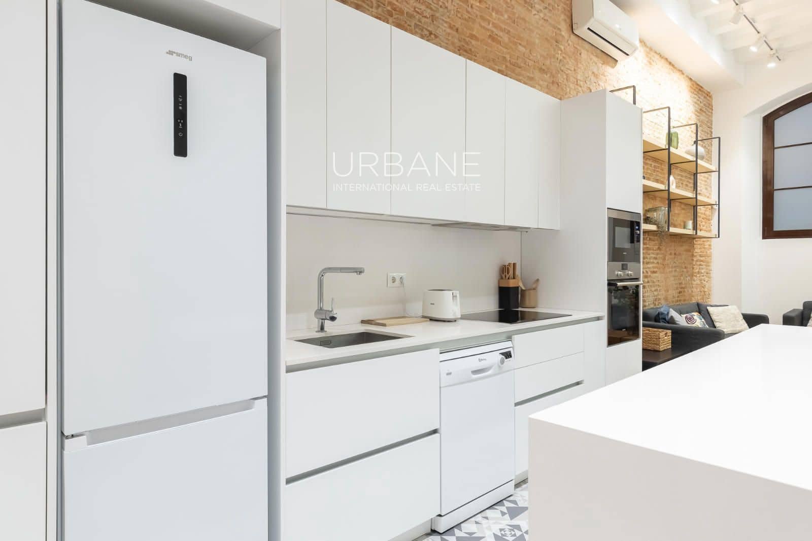 2 slaapkamer Penthouse te huur in Barcelona stad - € 2.100 (Ref: 9985677)