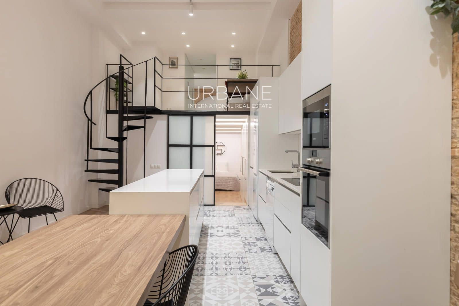 2 slaapkamer Penthouse te huur in Barcelona stad - € 2.100 (Ref: 9985677)