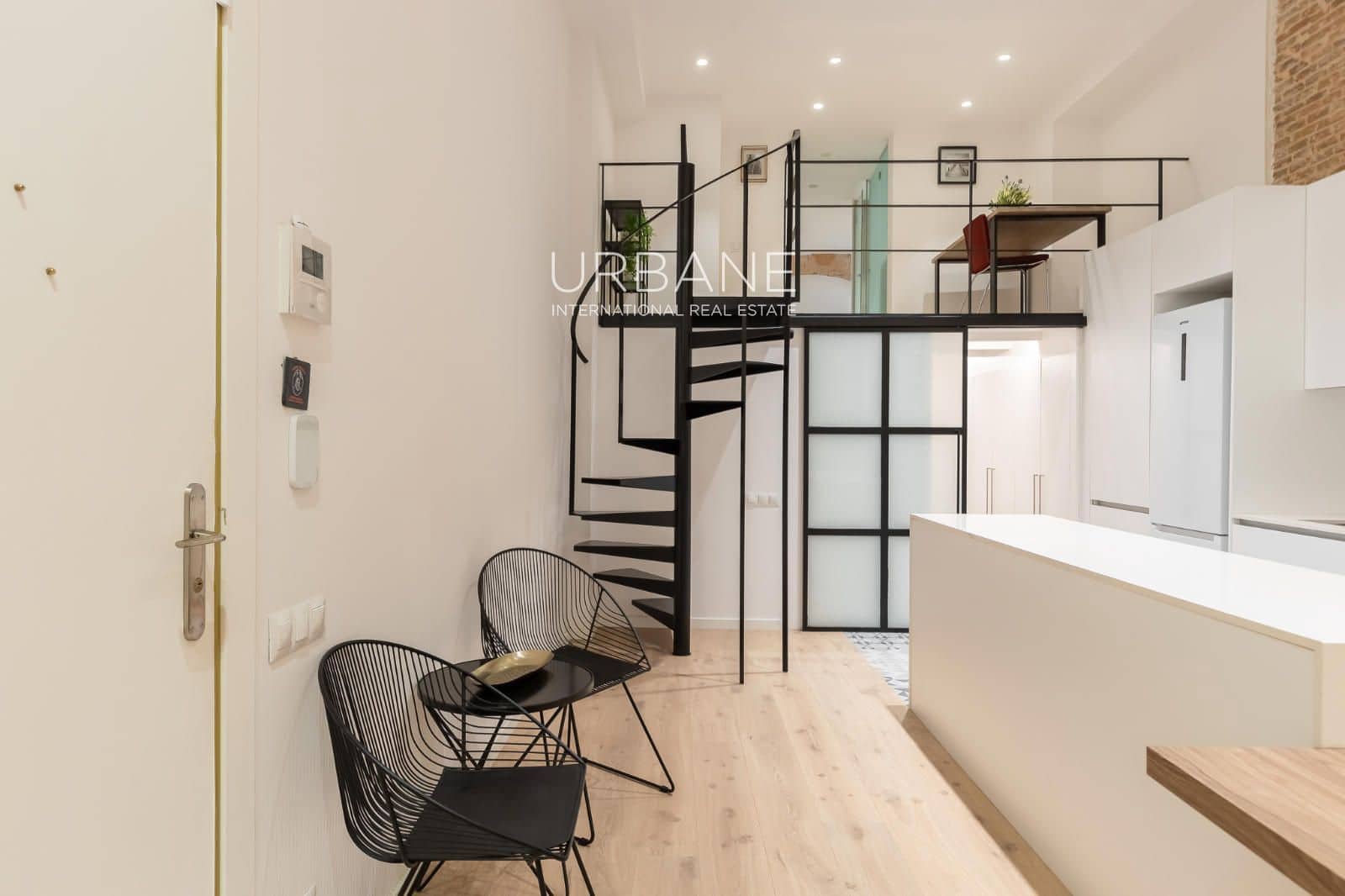 2 slaapkamer Penthouse te huur in Barcelona stad - € 2.100 (Ref: 9985677)