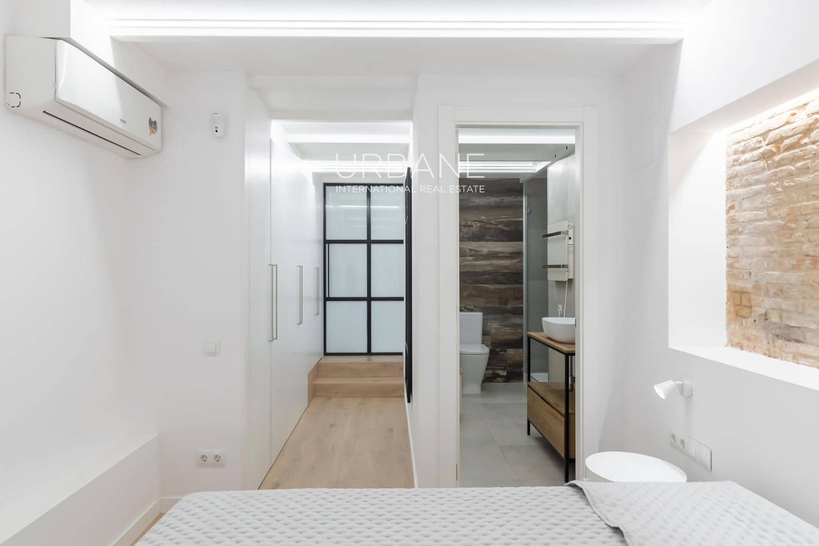 2 slaapkamer Penthouse te huur in Barcelona stad - € 2.100 (Ref: 9985677)