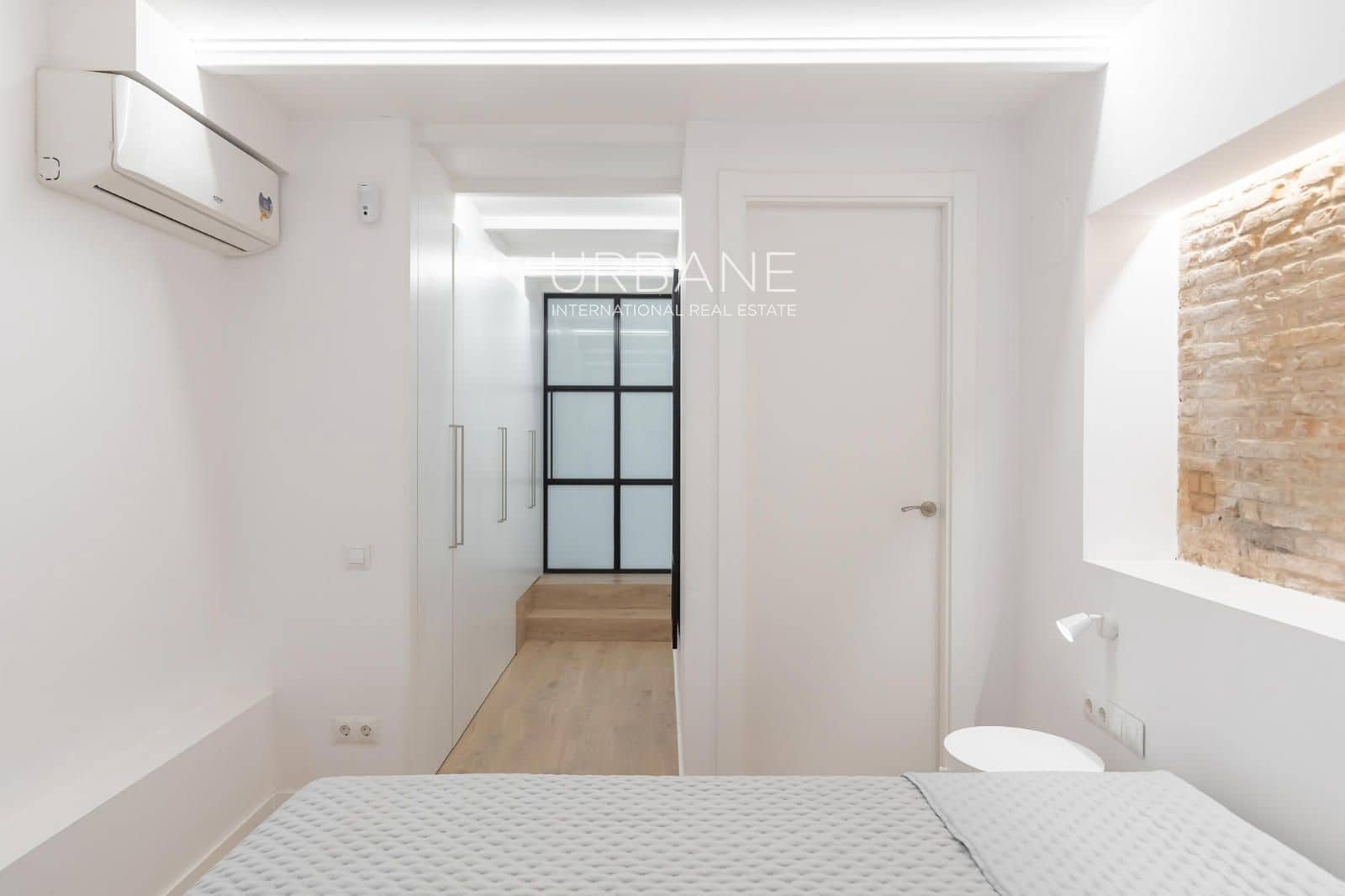 2 slaapkamer Penthouse te huur in Barcelona stad - € 2.100 (Ref: 9985677)
