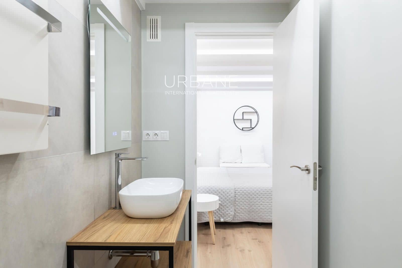 2 slaapkamer Penthouse te huur in Barcelona stad - € 2.100 (Ref: 9985677)