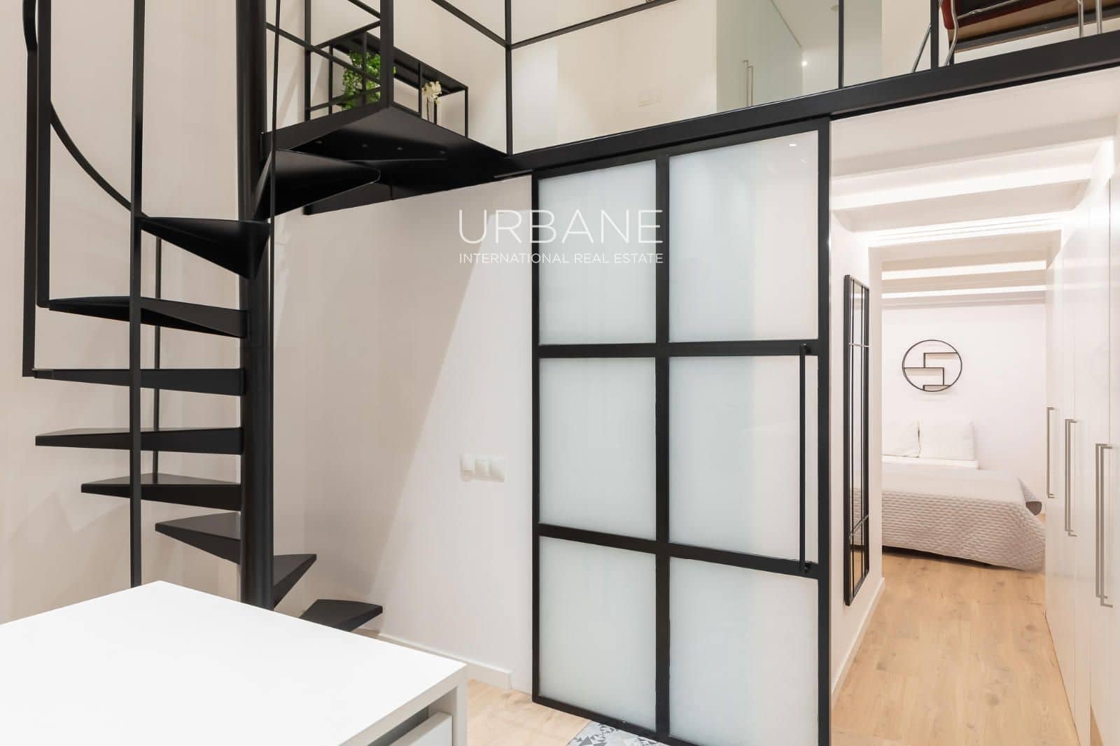2 slaapkamer Penthouse te huur in Barcelona stad - € 2.100 (Ref: 9985677)