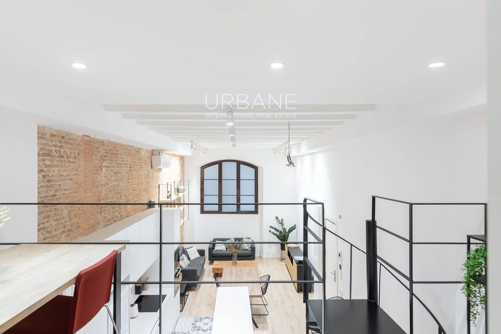 2 slaapkamer Penthouse te huur in Barcelona stad - € 2.100 (Ref: 9985677)