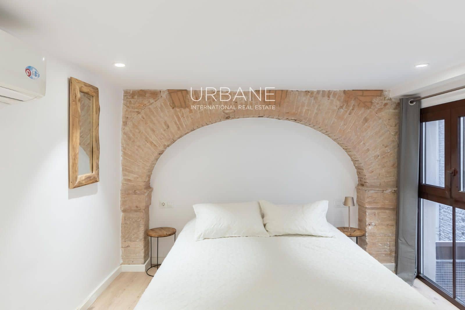 2 slaapkamer Penthouse te huur in Barcelona stad - € 2.100 (Ref: 9985677)