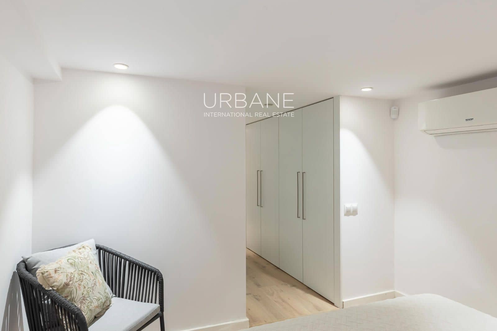 2 slaapkamer Penthouse te huur in Barcelona stad - € 2.100 (Ref: 9985677)