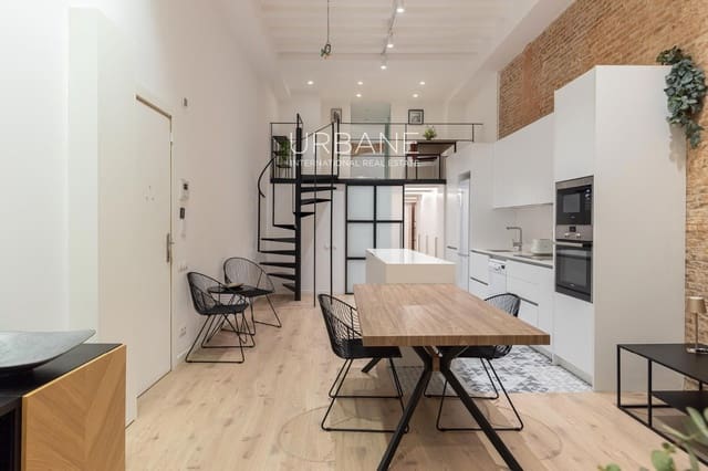 2 slaapkamer Penthouse te huur in Ciutat Vella, Barcelona stad - € 2.100 (Ref: 9985677)