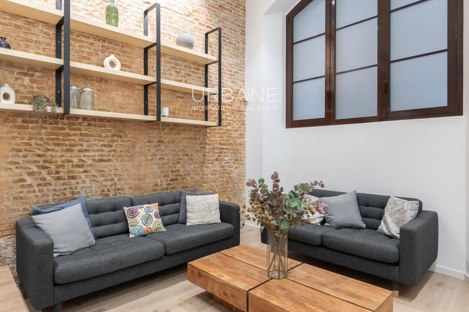 2 slaapkamer Penthouse te huur in Barcelona stad - € 2.100 (Ref: 9985677)