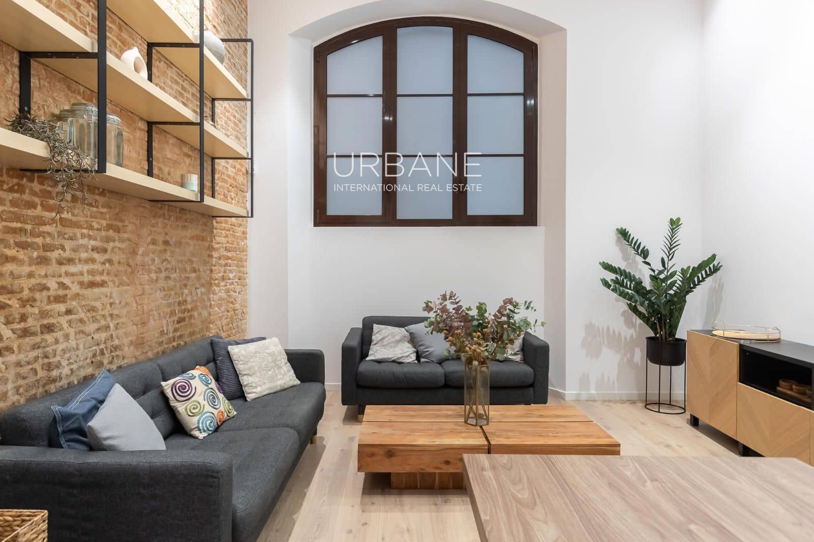 2 slaapkamer Penthouse te huur in Barcelona stad - € 2.100 (Ref: 9985677)