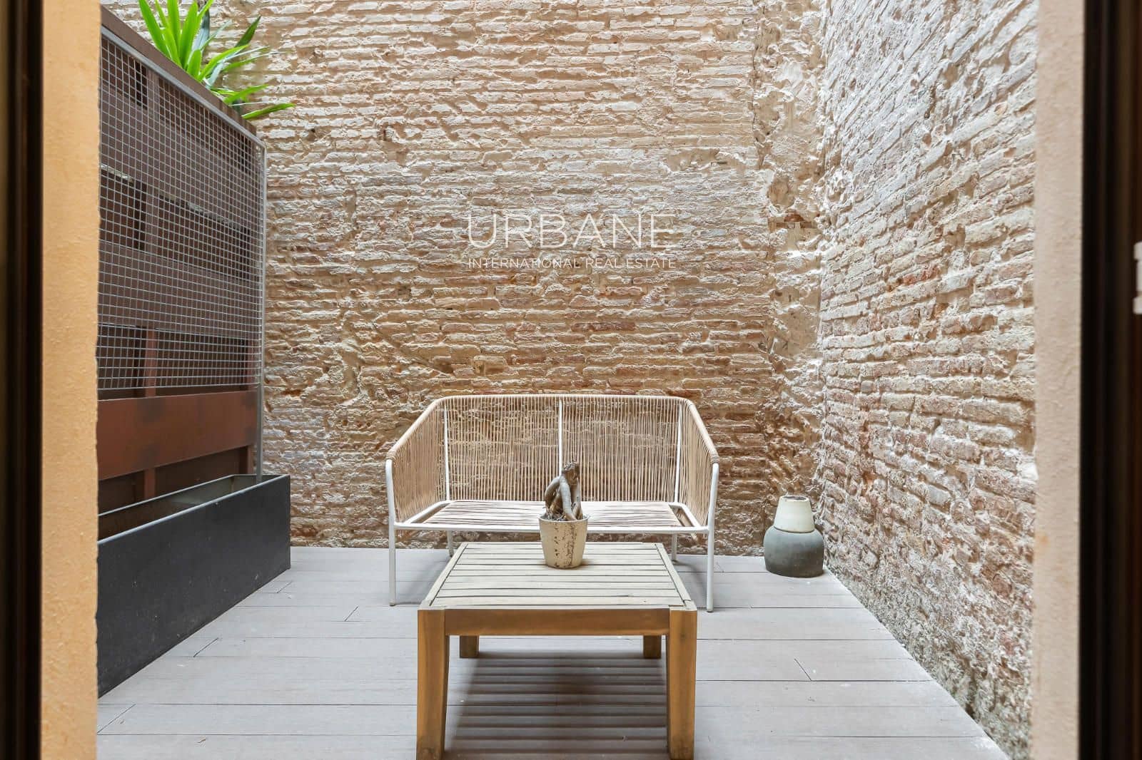 2 slaapkamer Penthouse te huur in Barcelona stad - € 2.100 (Ref: 9985677)