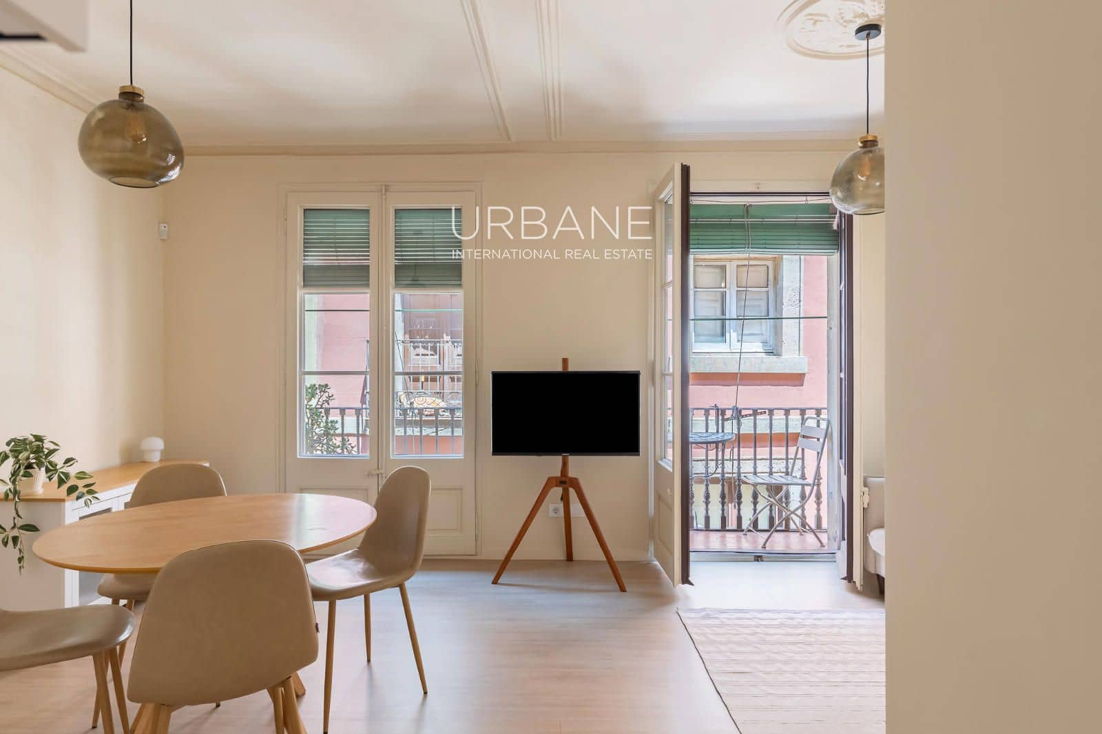 2 slaapkamer Flat te huur in Barcelona stad - € 1.500 (Ref: 9999411)