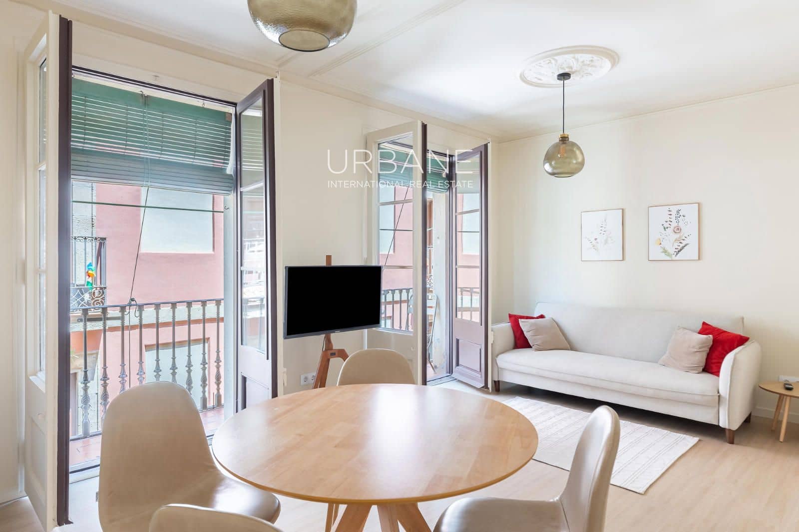 2 slaapkamer Flat te huur in Barcelona stad - € 1.500 (Ref: 9999411)