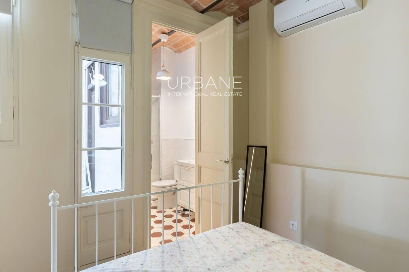 2 slaapkamer Flat te huur in Barcelona stad - € 1.500 (Ref: 9999411)