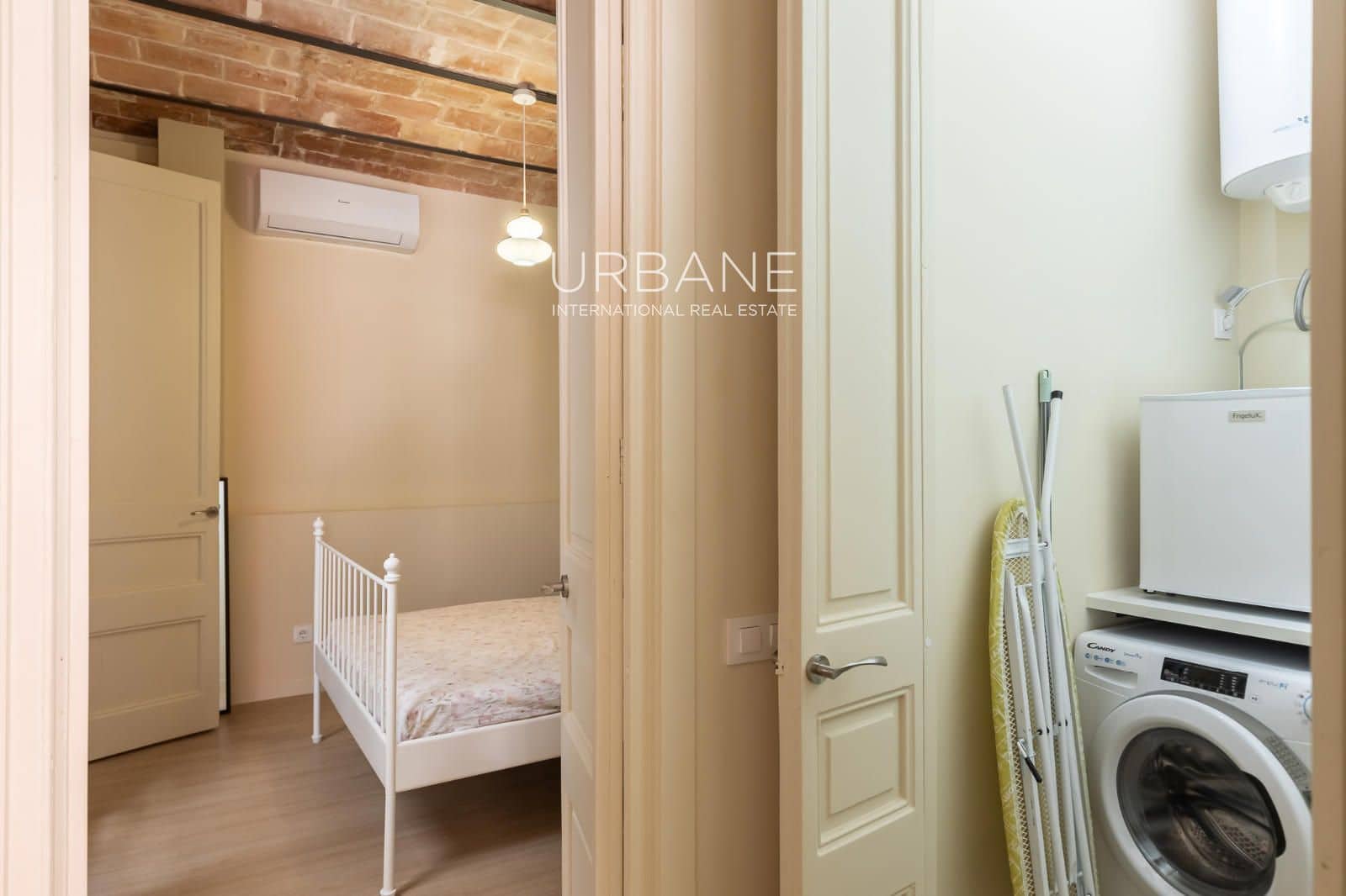 2 slaapkamer Flat te huur in Barcelona stad - € 1.500 (Ref: 9999411)