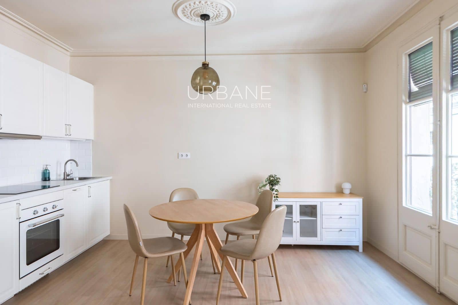 2 slaapkamer Flat te huur in Barcelona stad - € 1.500 (Ref: 9999411)