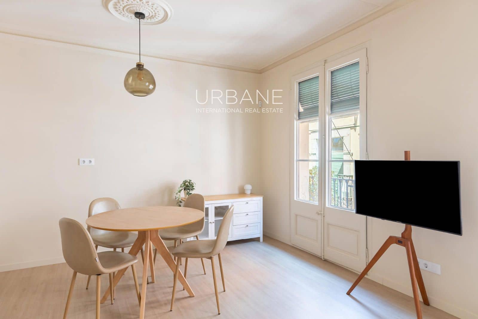 2 slaapkamer Flat te huur in Barcelona stad - € 1.500 (Ref: 9999411)